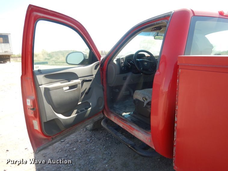 image for item FI9045 2010 Chevrolet Silverado 2500HD  utility bed pickup truck