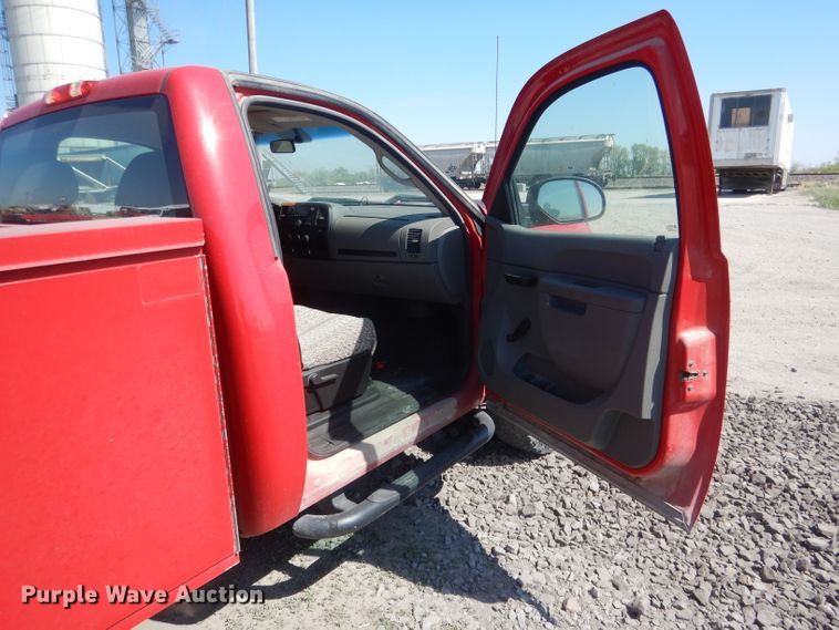 image for item FI9045 2010 Chevrolet Silverado 2500HD  utility bed pickup truck