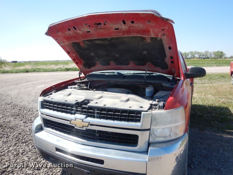 image for item FI9045 2010 Chevrolet Silverado 2500HD  utility bed pickup truck