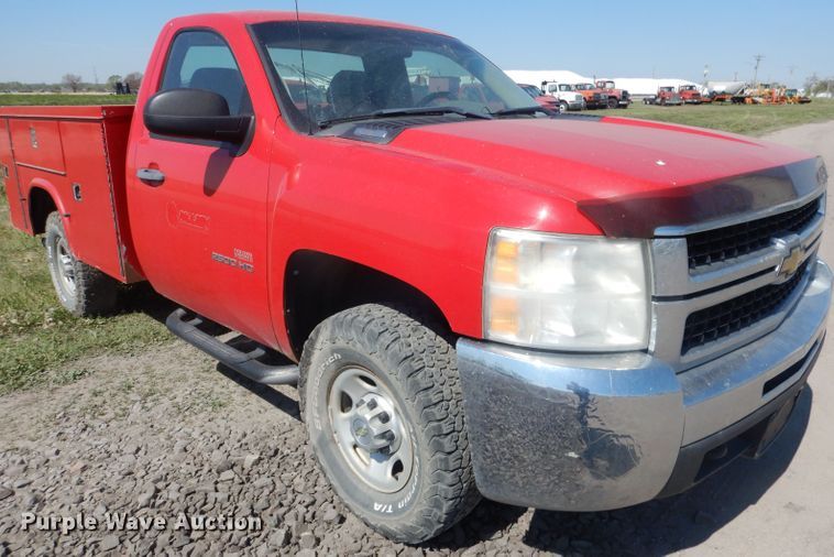 image for item FI9045 2010 Chevrolet Silverado 2500HD  utility bed pickup truck