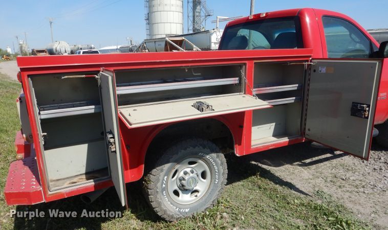 image for item FI9045 2010 Chevrolet Silverado 2500HD  utility bed pickup truck