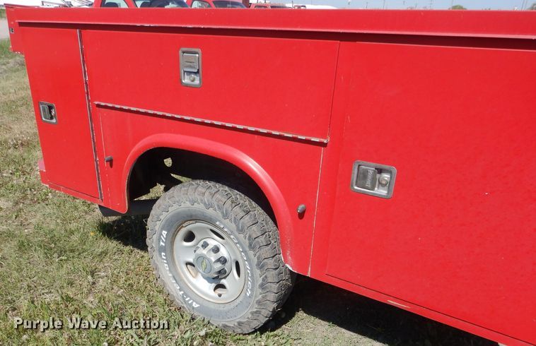 image for item FI9045 2010 Chevrolet Silverado 2500HD  utility bed pickup truck