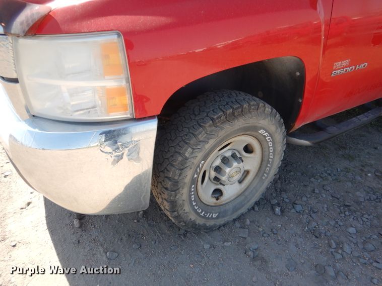 image for item FI9045 2010 Chevrolet Silverado 2500HD  utility bed pickup truck