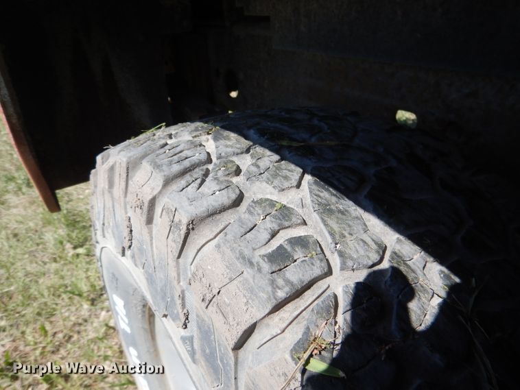 image for item FI9045 2010 Chevrolet Silverado 2500HD  utility bed pickup truck