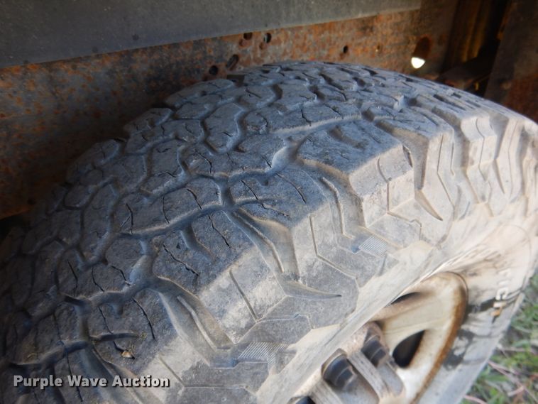 image for item FI9045 2010 Chevrolet Silverado 2500HD  utility bed pickup truck