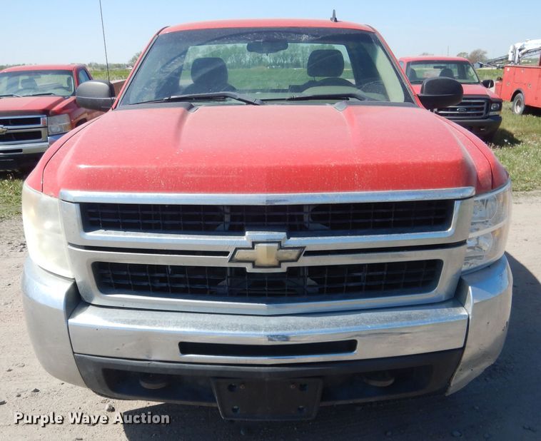 image for item FI9046 2008 Chevrolet Silverado 2500HD  utility bed pickup truck