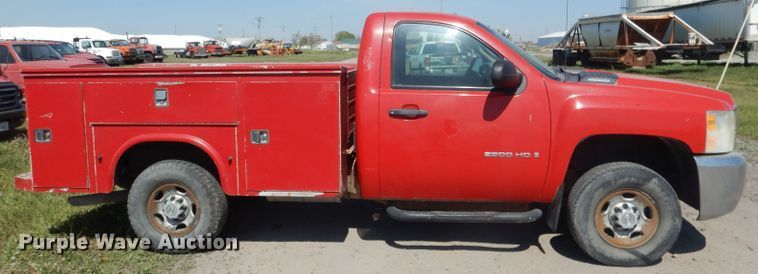 image for item FI9046 2008 Chevrolet Silverado 2500HD  utility bed pickup truck