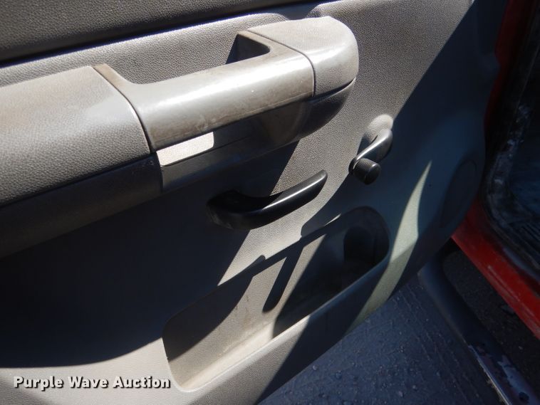 image for item FI9046 2008 Chevrolet Silverado 2500HD  utility bed pickup truck