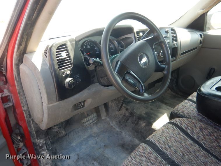 image for item FI9046 2008 Chevrolet Silverado 2500HD  utility bed pickup truck