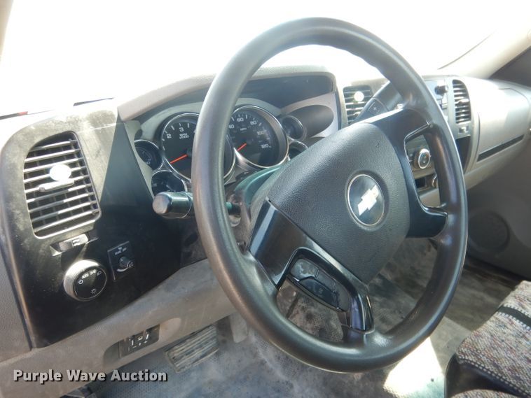 image for item FI9046 2008 Chevrolet Silverado 2500HD  utility bed pickup truck