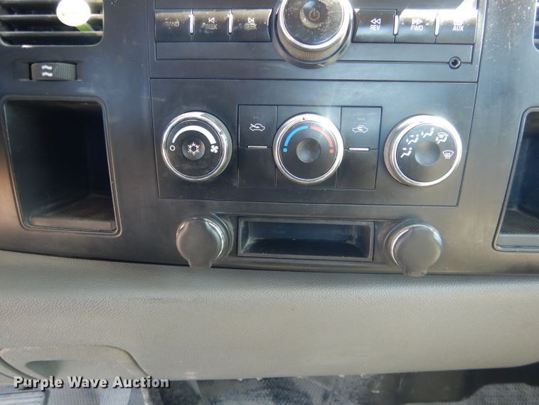 image for item FI9046 2008 Chevrolet Silverado 2500HD  utility bed pickup truck