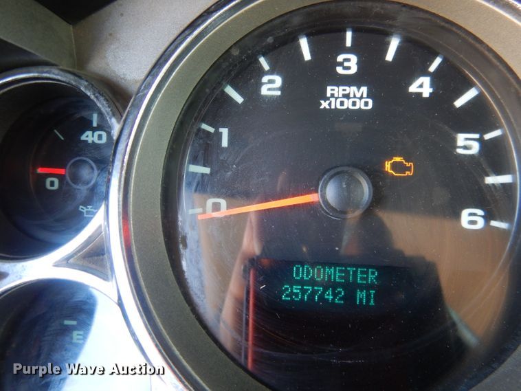 image for item FI9046 2008 Chevrolet Silverado 2500HD  utility bed pickup truck