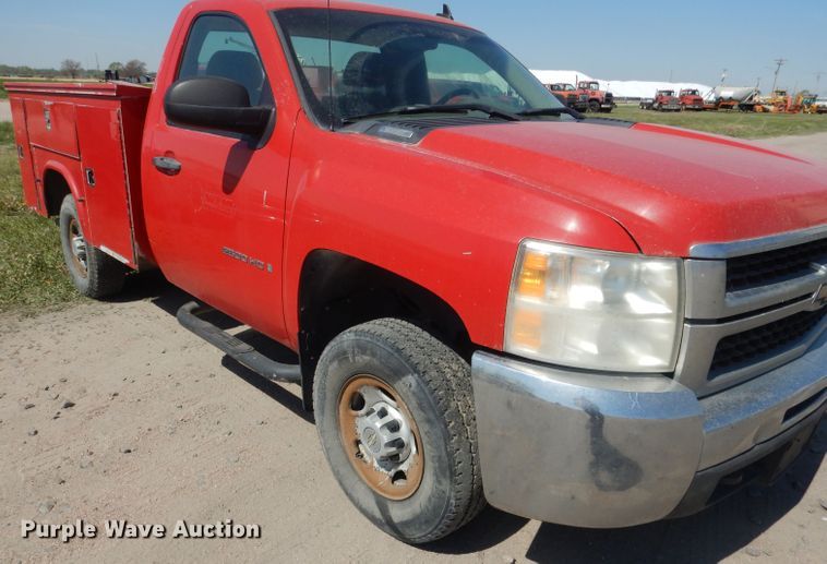 image for item FI9046 2008 Chevrolet Silverado 2500HD  utility bed pickup truck