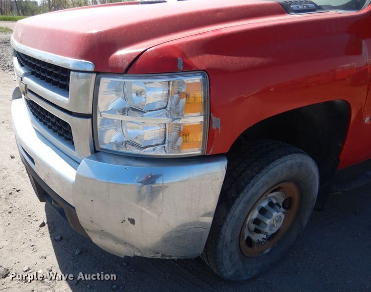 image for item FI9046 2008 Chevrolet Silverado 2500HD  utility bed pickup truck