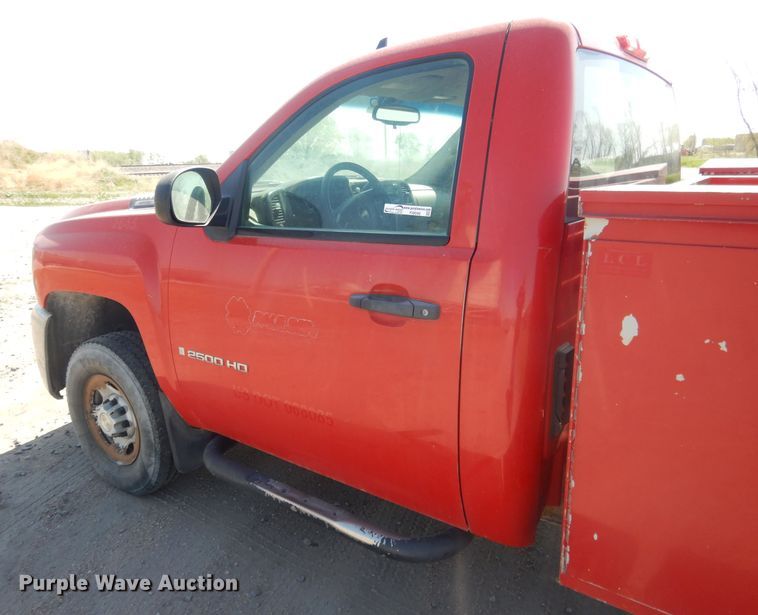 image for item FI9046 2008 Chevrolet Silverado 2500HD  utility bed pickup truck