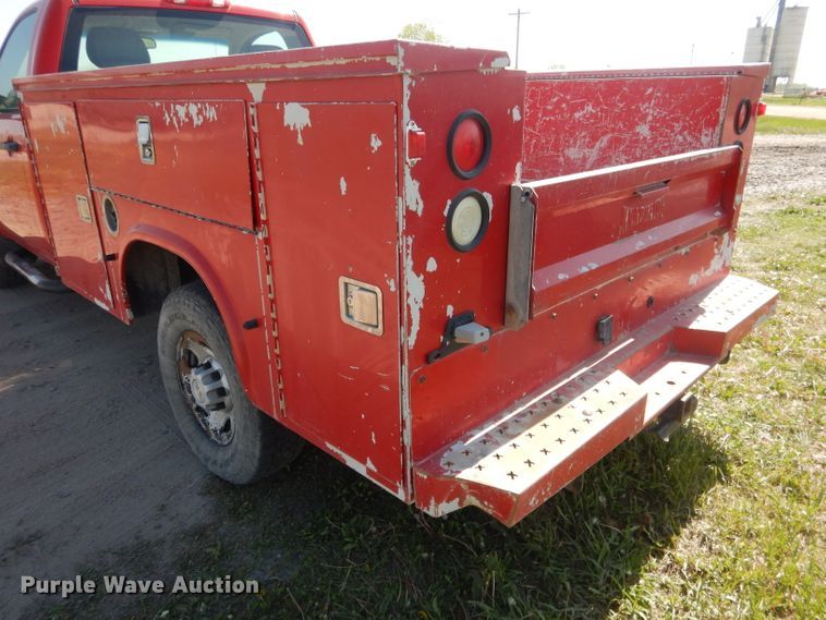 image for item FI9046 2008 Chevrolet Silverado 2500HD  utility bed pickup truck