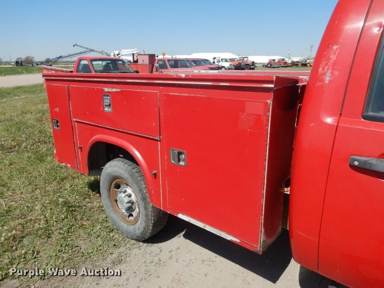 image for item FI9046 2008 Chevrolet Silverado 2500HD  utility bed pickup truck