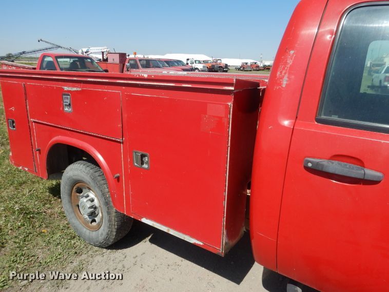 image for item FI9046 2008 Chevrolet Silverado 2500HD  utility bed pickup truck