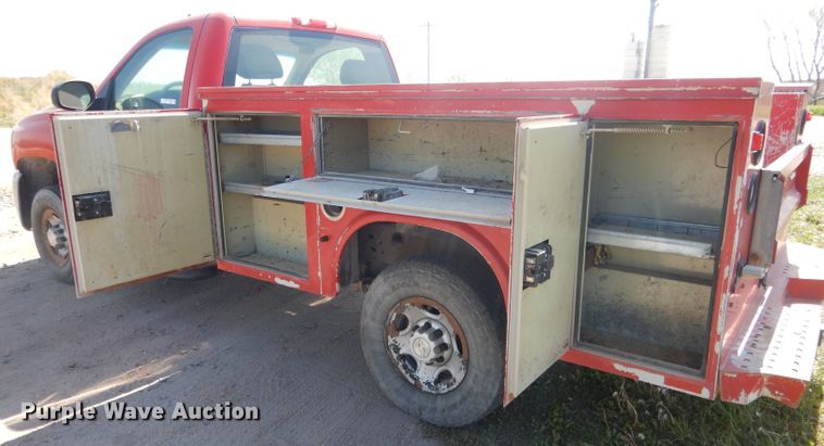 image for item FI9046 2008 Chevrolet Silverado 2500HD  utility bed pickup truck