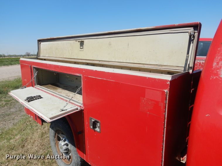 image for item FI9046 2008 Chevrolet Silverado 2500HD  utility bed pickup truck