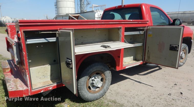 image for item FI9046 2008 Chevrolet Silverado 2500HD  utility bed pickup truck