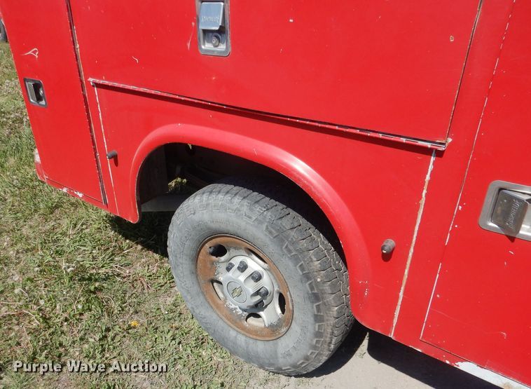 image for item FI9046 2008 Chevrolet Silverado 2500HD  utility bed pickup truck