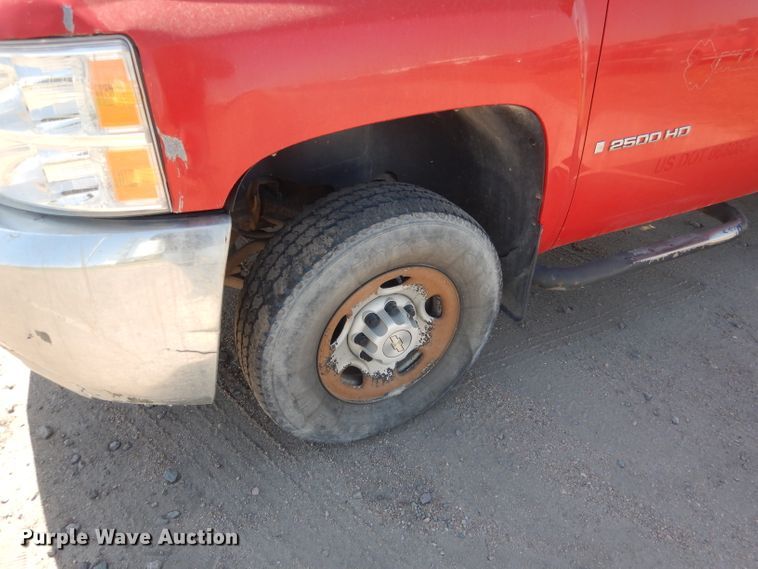 image for item FI9046 2008 Chevrolet Silverado 2500HD  utility bed pickup truck