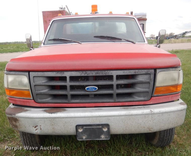 image for item FI9048 1995 Ford F450 Super Duty  utility / service truck