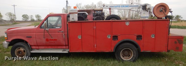 image for item FI9048 1995 Ford F450 Super Duty  utility / service truck