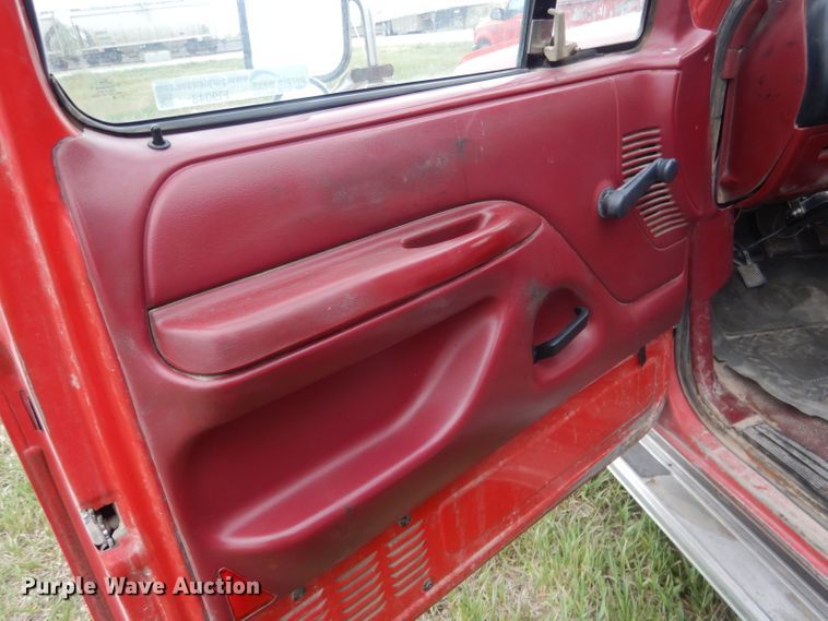 image for item FI9048 1995 Ford F450 Super Duty  utility / service truck