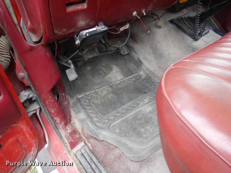 image for item FI9048 1995 Ford F450 Super Duty  utility / service truck