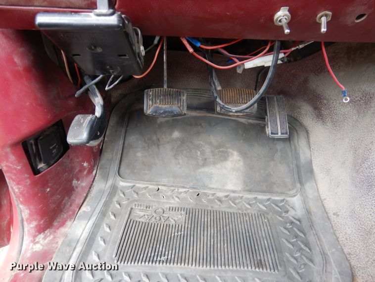 image for item FI9048 1995 Ford F450 Super Duty  utility / service truck