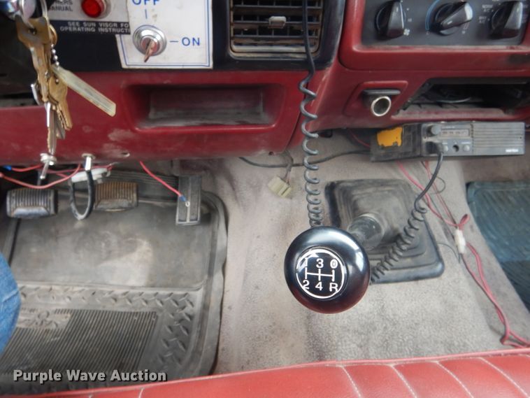 image for item FI9048 1995 Ford F450 Super Duty  utility / service truck