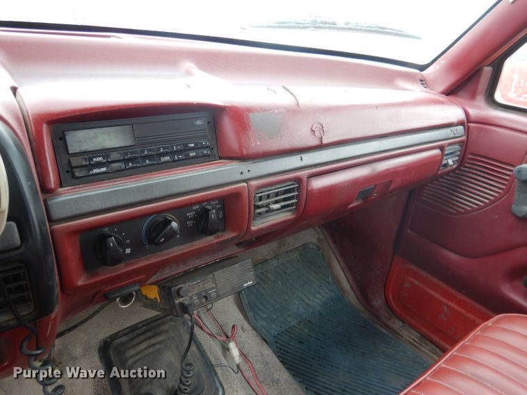 image for item FI9048 1995 Ford F450 Super Duty  utility / service truck