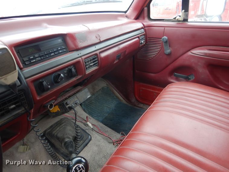 image for item FI9048 1995 Ford F450 Super Duty  utility / service truck