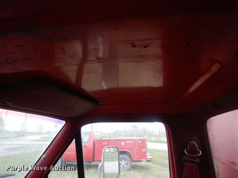 image for item FI9048 1995 Ford F450 Super Duty  utility / service truck