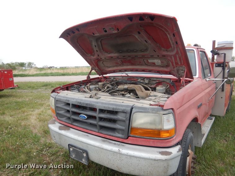 image for item FI9048 1995 Ford F450 Super Duty  utility / service truck