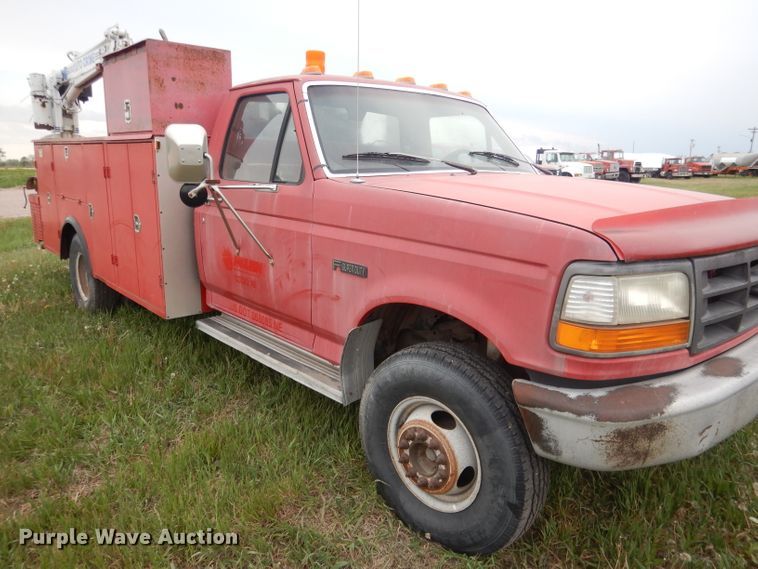 image for item FI9048 1995 Ford F450 Super Duty  utility / service truck