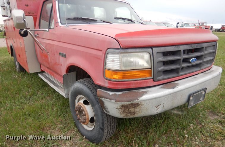 image for item FI9048 1995 Ford F450 Super Duty  utility / service truck