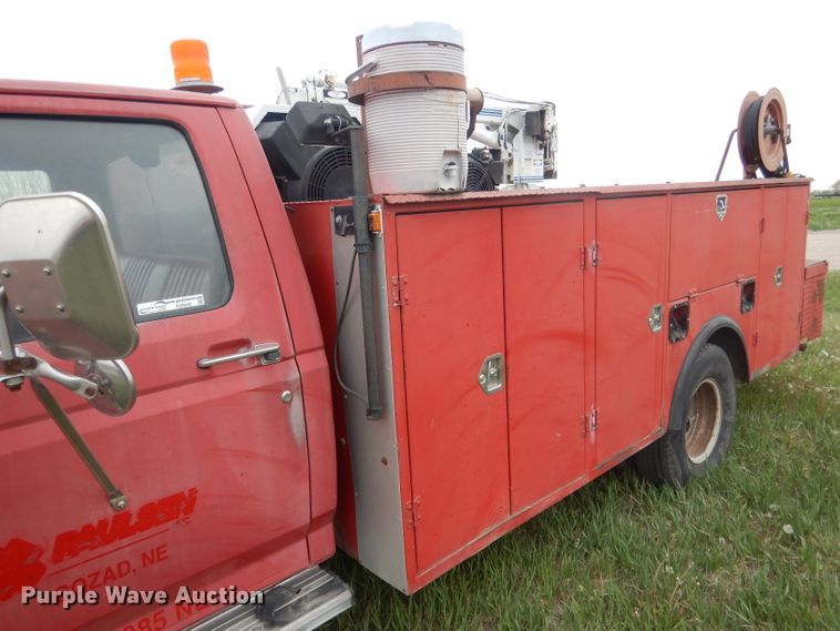 image for item FI9048 1995 Ford F450 Super Duty  utility / service truck