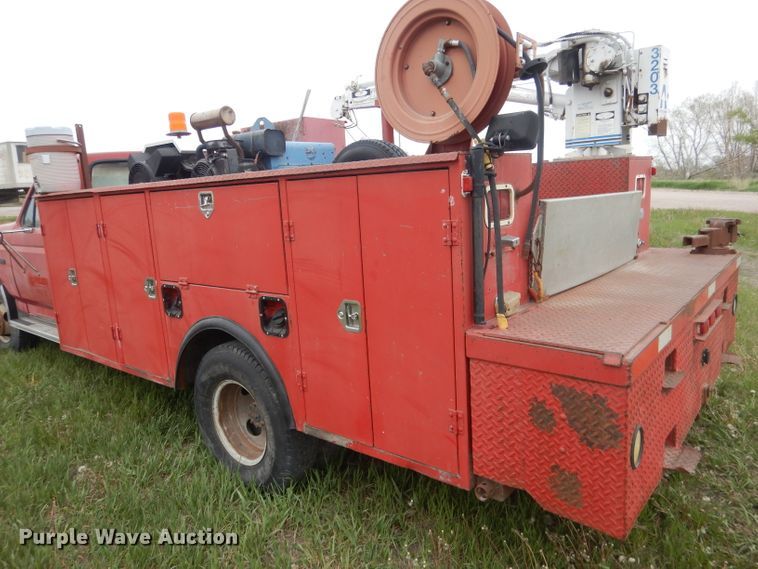 image for item FI9048 1995 Ford F450 Super Duty  utility / service truck