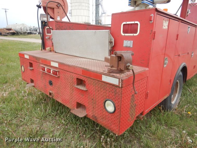 image for item FI9048 1995 Ford F450 Super Duty  utility / service truck