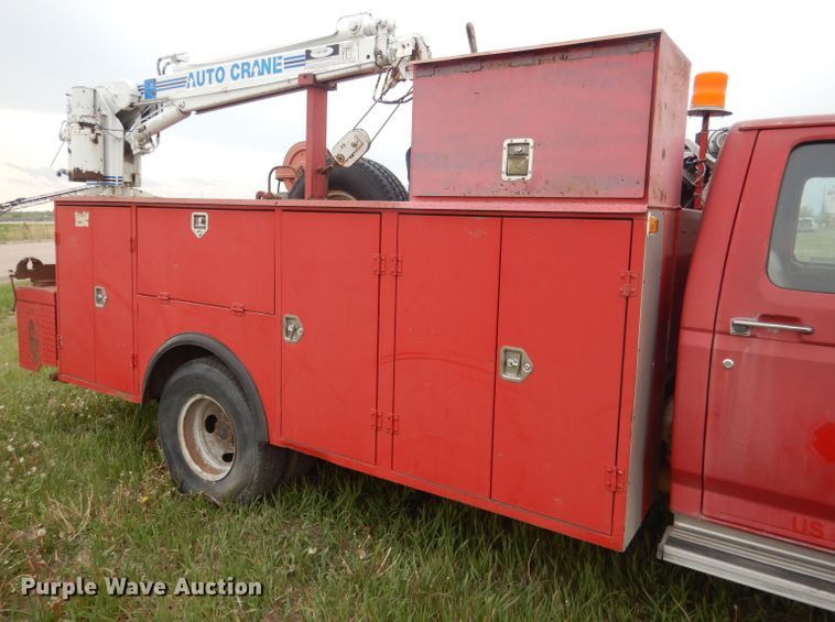 image for item FI9048 1995 Ford F450 Super Duty  utility / service truck