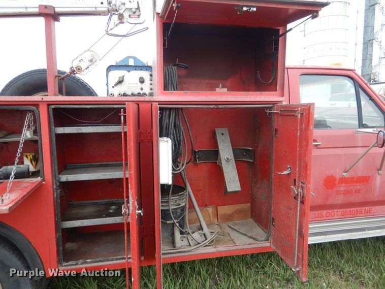 image for item FI9048 1995 Ford F450 Super Duty  utility / service truck