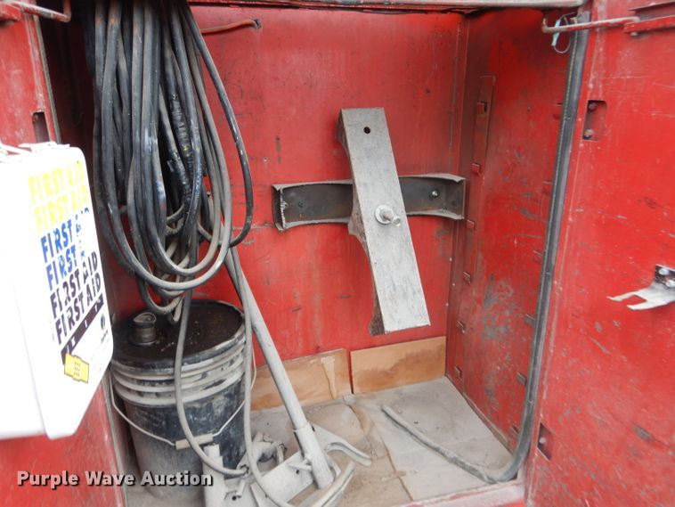 image for item FI9048 1995 Ford F450 Super Duty  utility / service truck