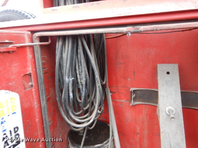 image for item FI9048 1995 Ford F450 Super Duty  utility / service truck