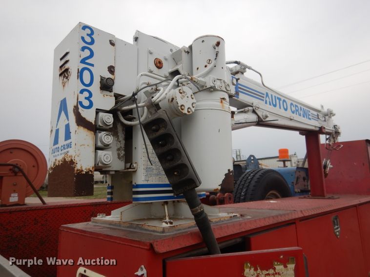 image for item FI9048 1995 Ford F450 Super Duty  utility / service truck