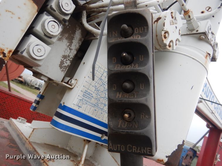 image for item FI9048 1995 Ford F450 Super Duty  utility / service truck