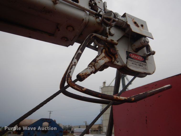 image for item FI9048 1995 Ford F450 Super Duty  utility / service truck