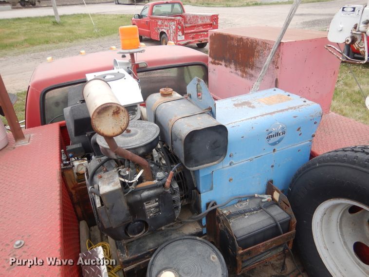 image for item FI9048 1995 Ford F450 Super Duty  utility / service truck